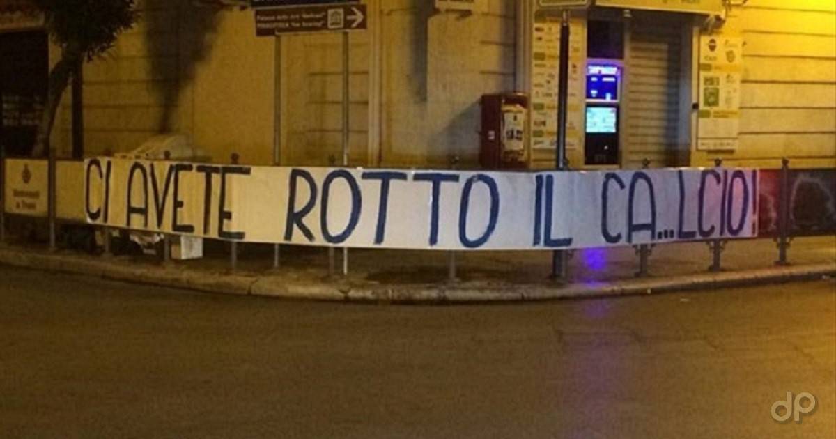 Striscione di protesta dei tifosi della Vigor Trani 2018